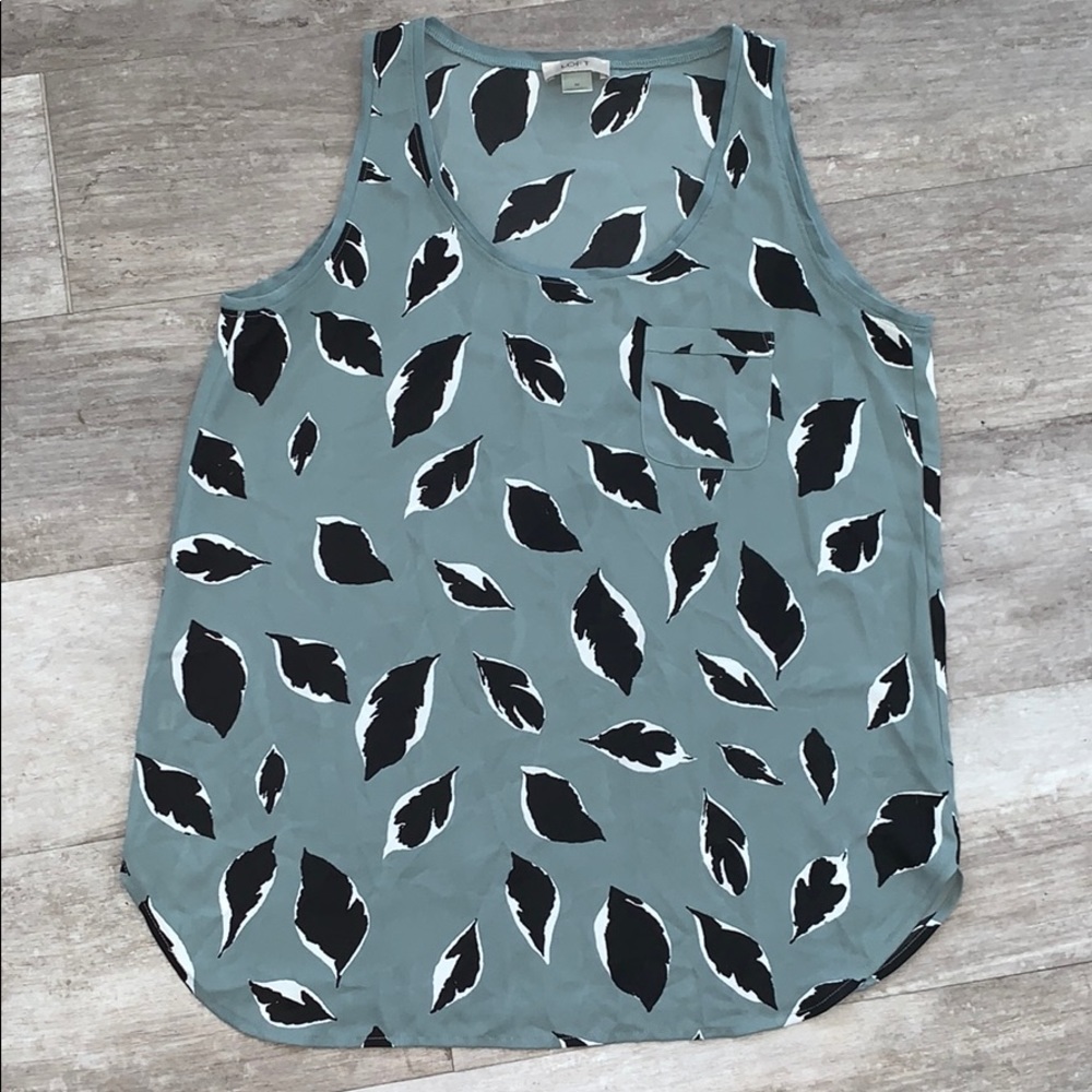 Ann Taylor LOFT Leaf Pattern Tank Size M